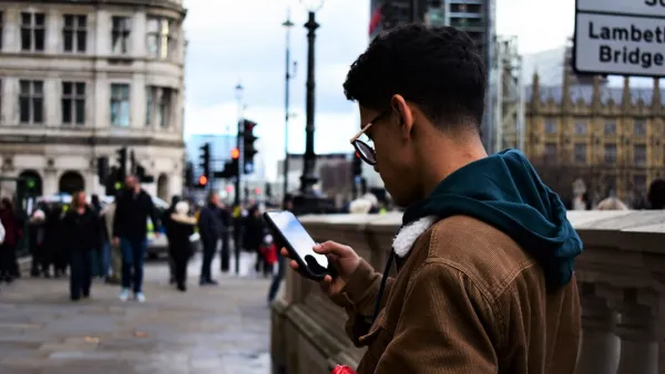 Tampere Cracks Down on Phone and Headphone Use During Traffic Safety Week