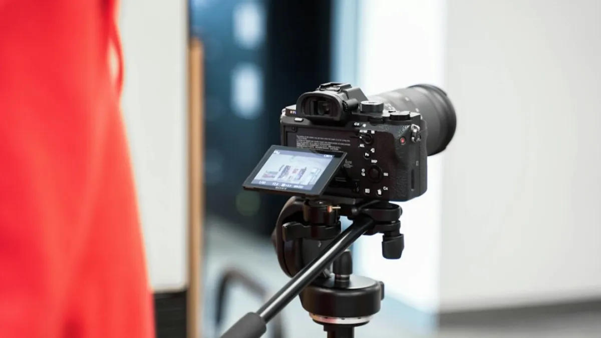a camera attached to a tripod in a room