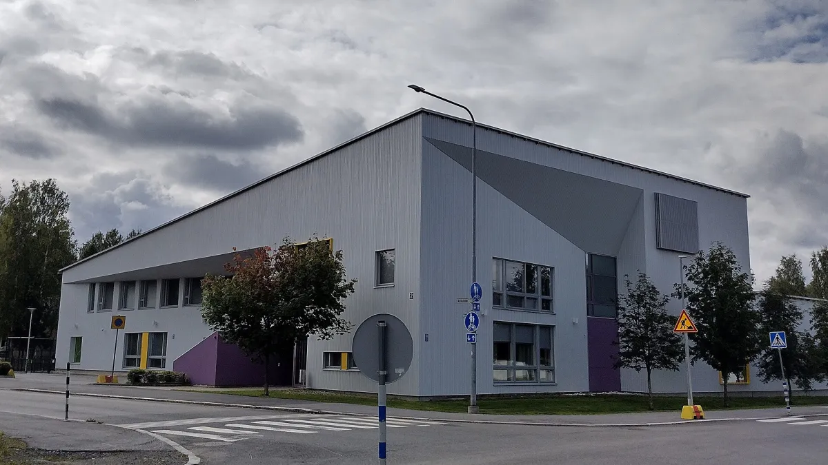 School building of Metsäniitty's school, Annala. (Ruskontie 2, Tampere)