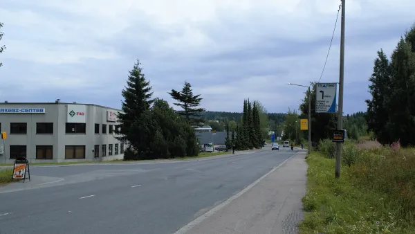 Car hydroplanes into lamp post at Sarankulma junction on Pyhäjärventie