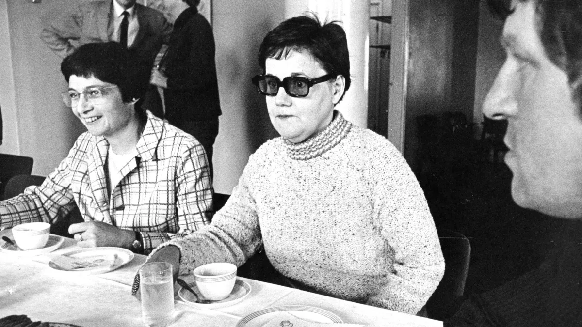 Photograph of the Finnish poet and playwright Eeva-Liisa Manner (middle) at the rehearsal of her play Poltettu oranssi. To her left, the director Lisbeth Landefort; to her right, the actor Veikko Sinisalo.