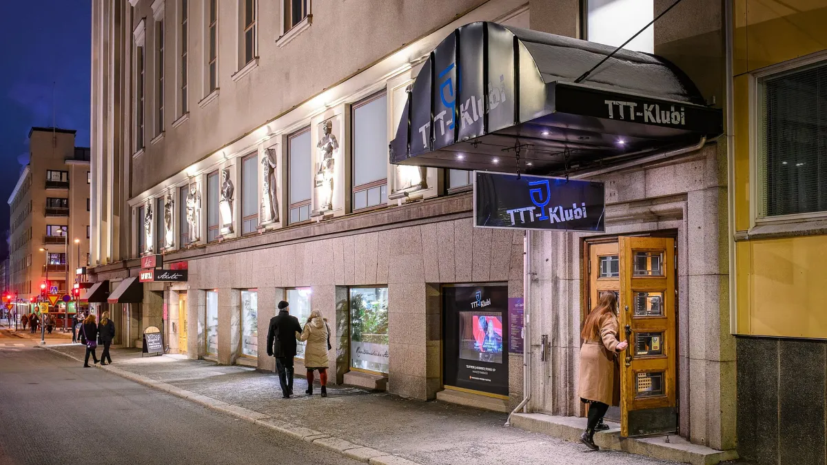 The entrance to the restaurant and stage TTT-Klubi is located on the Hallituskatu side.