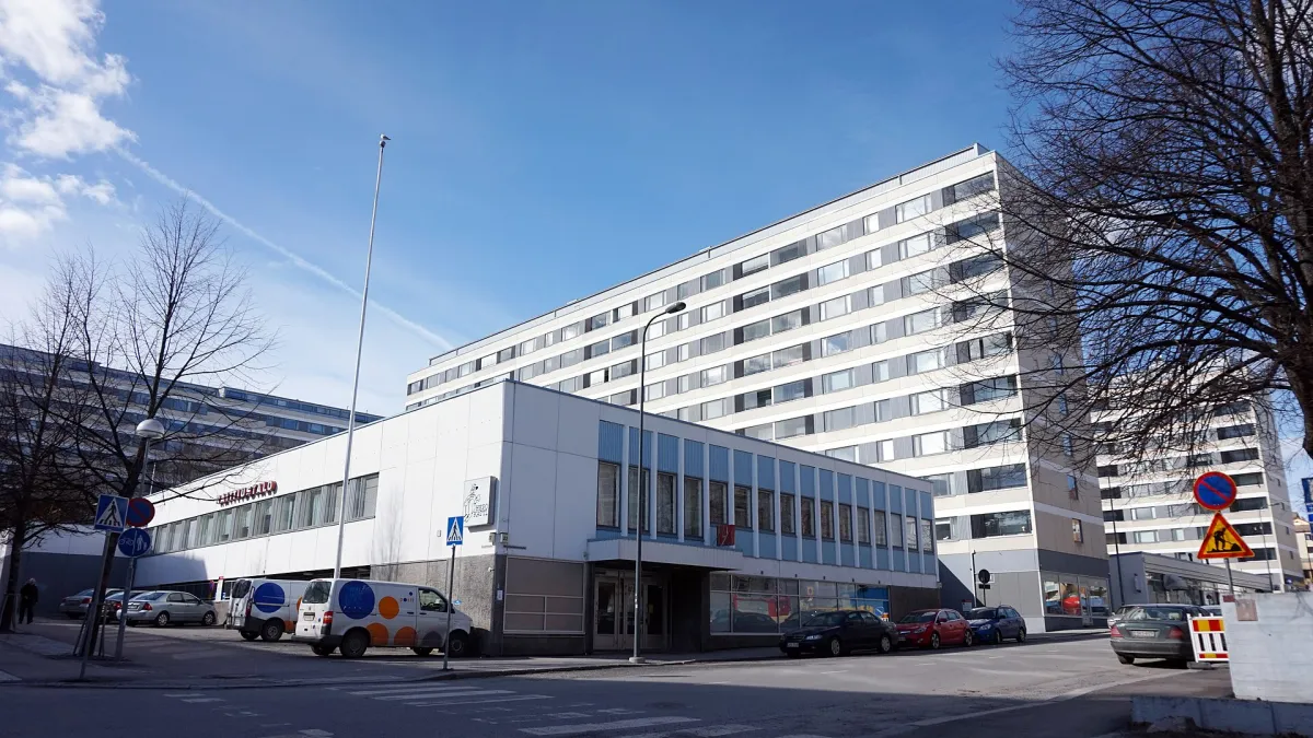 A building on the corner of the street Puutarhakatu and Mustanlahdenkatu in Tampere, Finland.