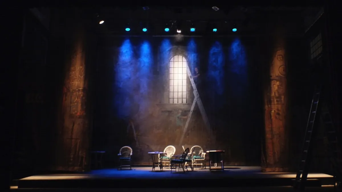Mobile subtitles coming to Laulavat sadepisarat and Wicked in Tampere