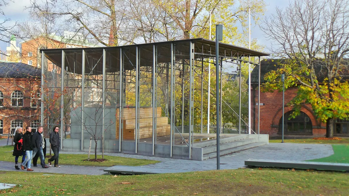 Vanhan kirjastotalon puisto, Laikunlava