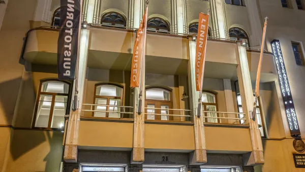 Sold-out hits at Tampereen Työväen Teatteri limit space for new productions
