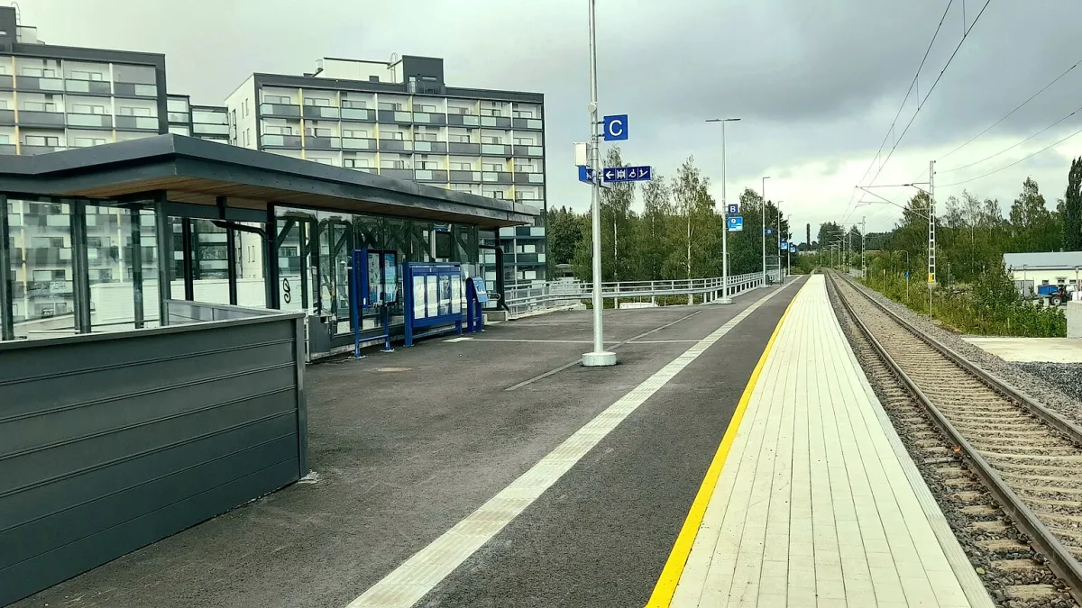 Tesoma railway station, looking towards Tampere.