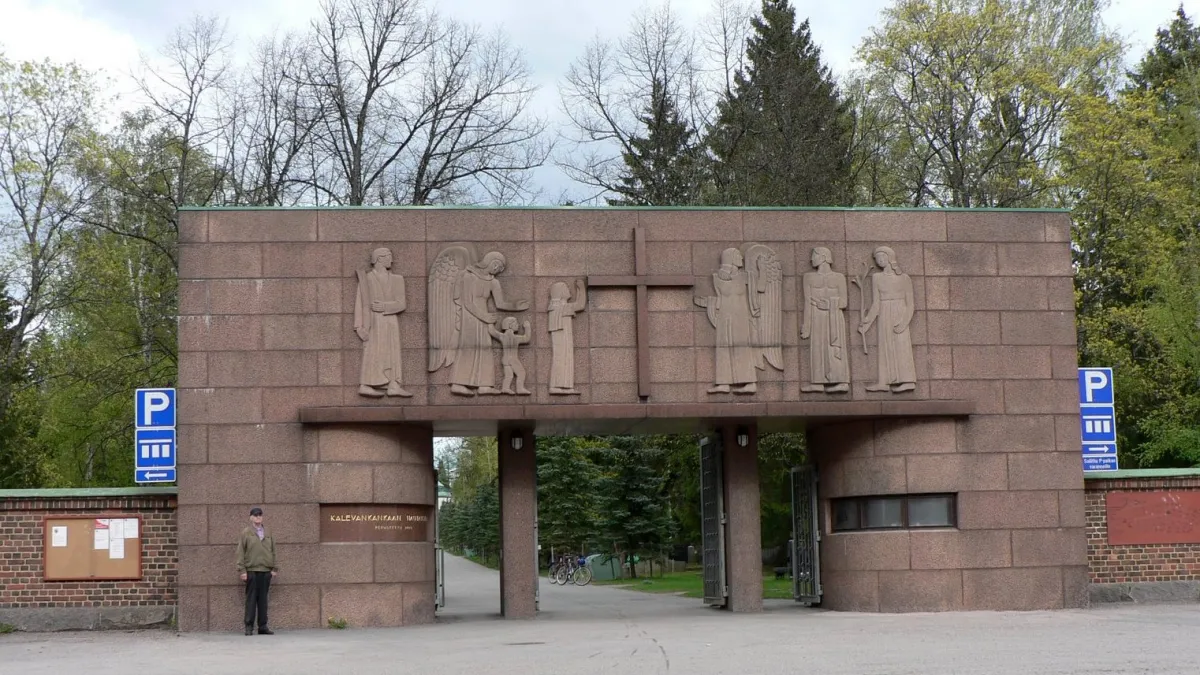 The main gate of the Kalevankangas cemetery at Tampere.
