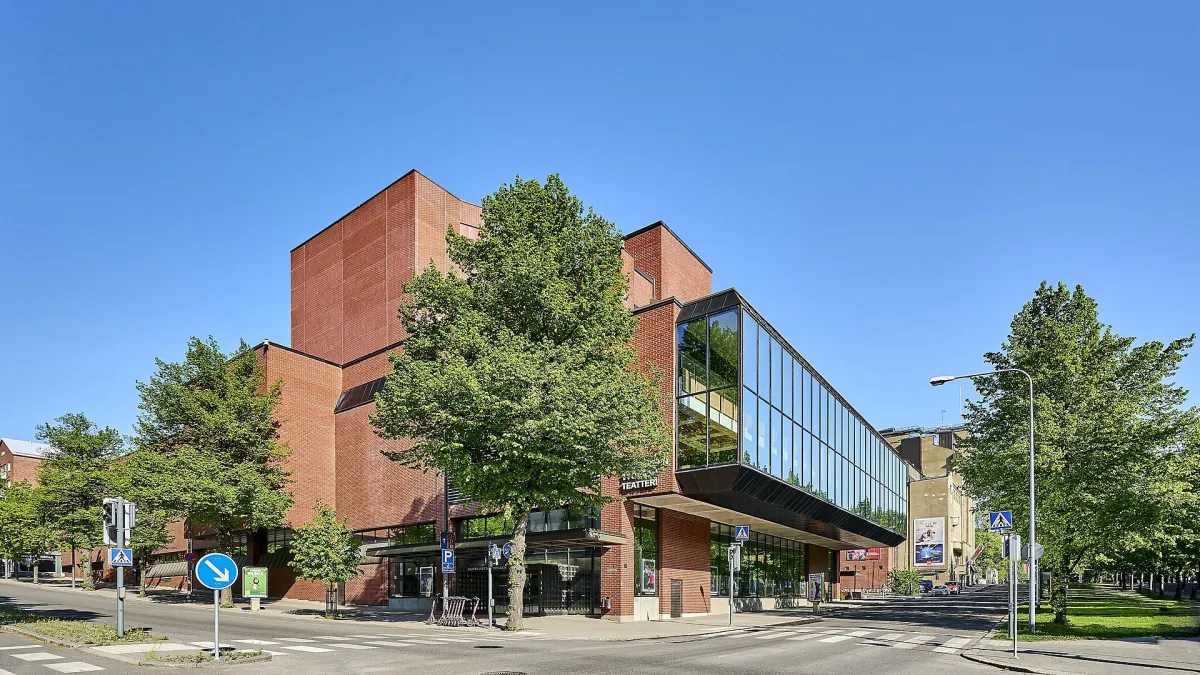 The Tampere Workers' Theatre's theatre complex in Hämeenpuisto. In the foreground, the Main Stage.