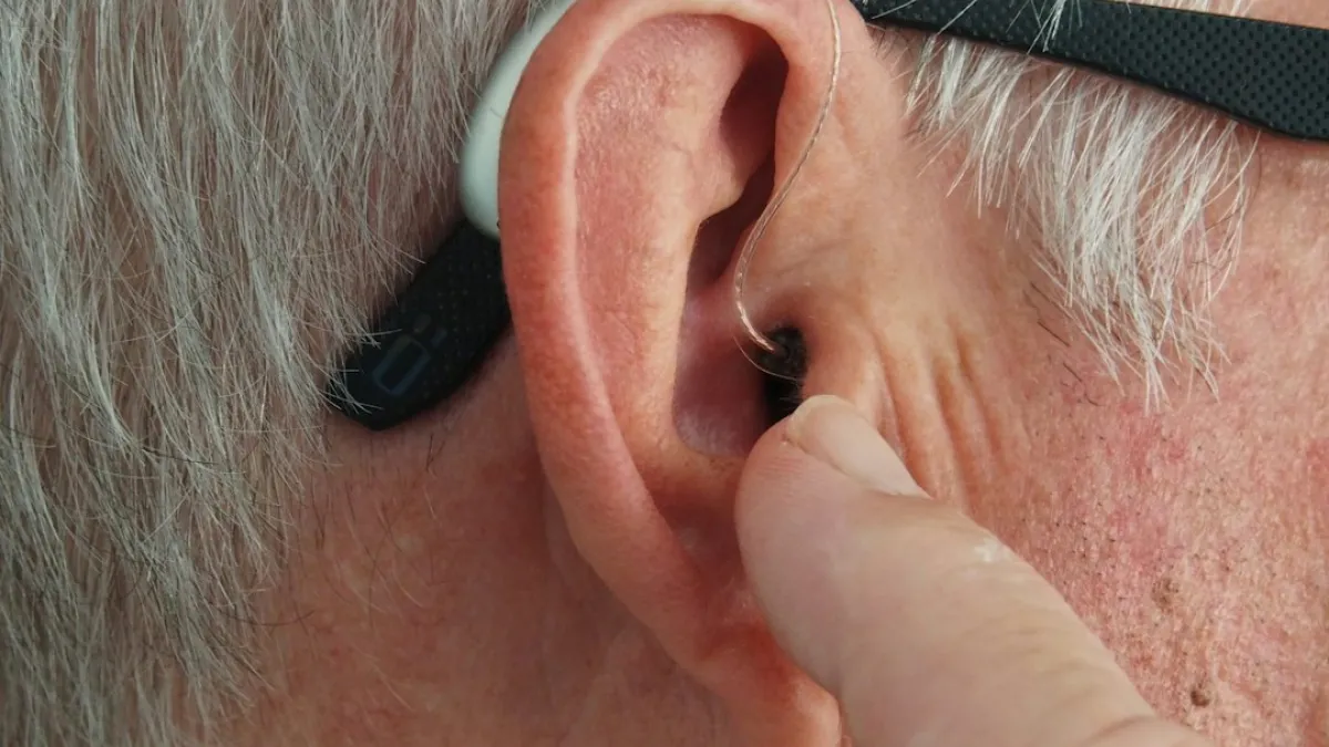 A hearing , small, discrete