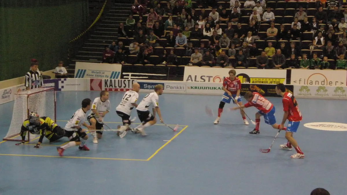 Floorball game Classic vs. SPV at the Tampere-areena. Classic is white and SPV red team.
