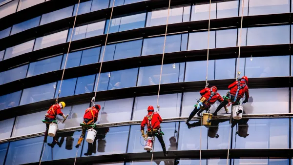 KKV Warns Tampere Window-Cleaning Firms Over Customer Sharing
