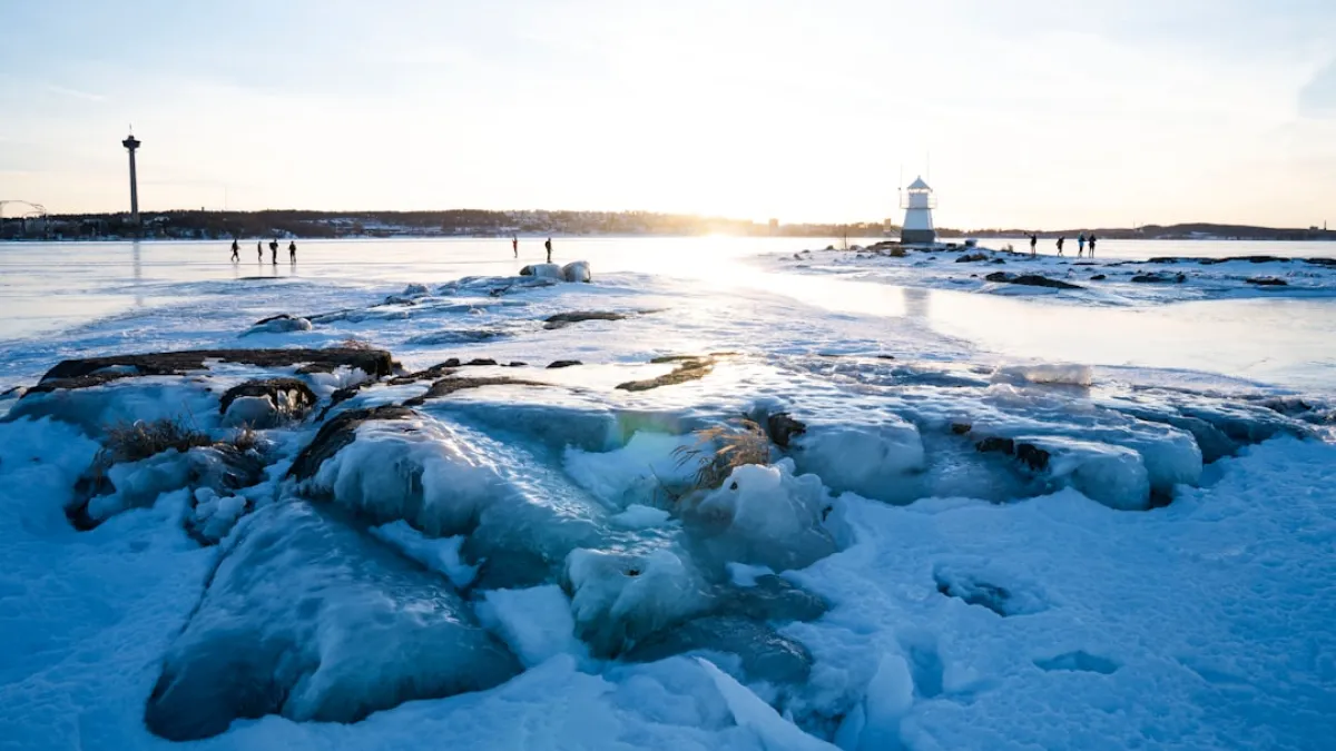 Winter slip-and-fall incidents cost about €570m a year — ten times municipal sidewalk spending