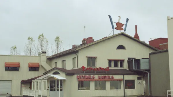 Tampere bakery worker freed after hand trapped in dough mixer