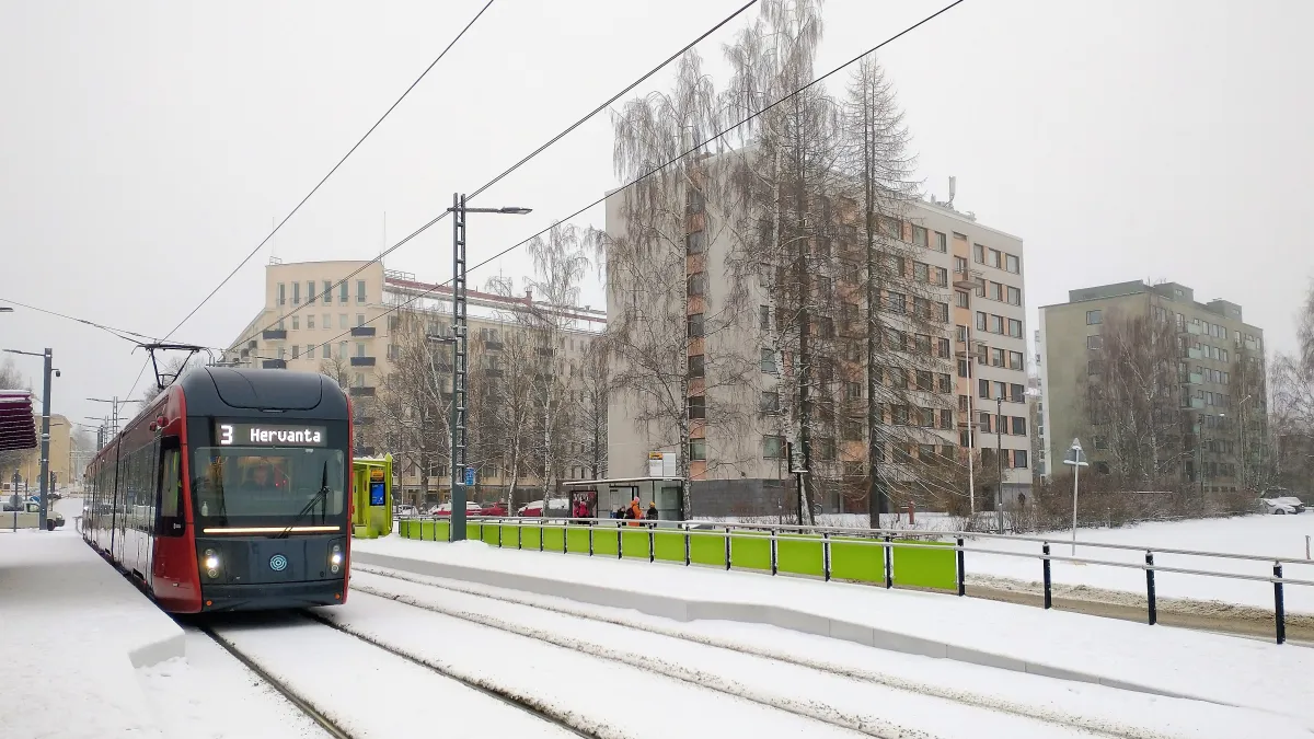 Tramwaj na ulicy Pirkankatu (Tampere).