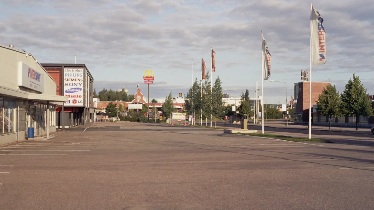 Various shops (Intersport, Citymarket, Löytötavaratalo, among others) in the Lielahti district of Tampere, Finland.