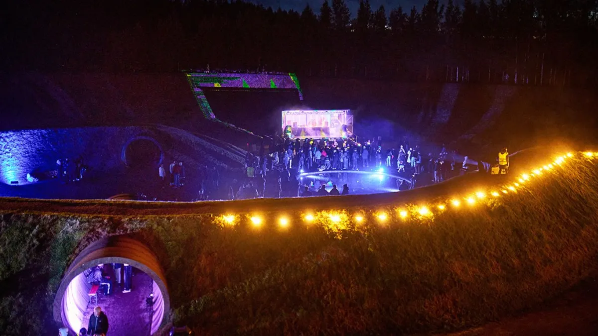 Unordinary Series: Yltä ja alta