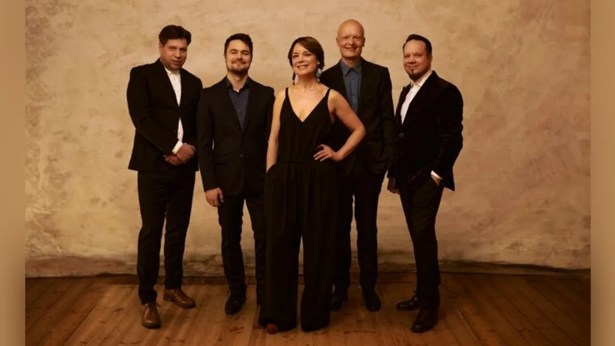 Emma Salokoski & Ilmiliekki Quartet: Joulu, joulu, jul