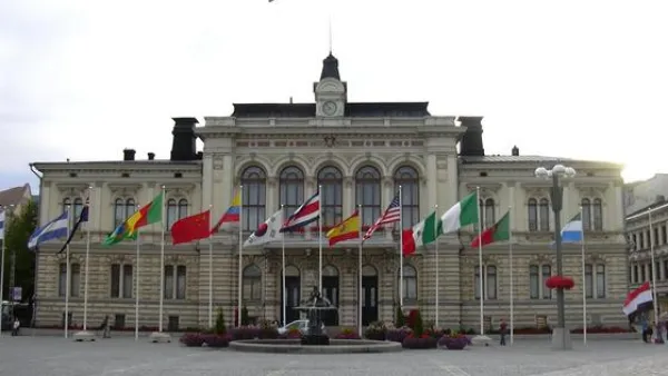 Tampere flies Ukrainian flags at Town Hall in show of support for Kyiv's 35th Independence Day