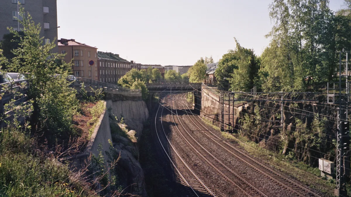 A railway coming from the north and going to the railway station of the city of Tampere, Finland. On the left is the Armonkallio district of the city.
