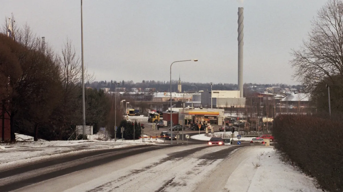Veturikatu, a street in Rautaharkko, Tampere, Finland; photographed in the direction of the Veturikatu–Lahdenperänkatu crossing.