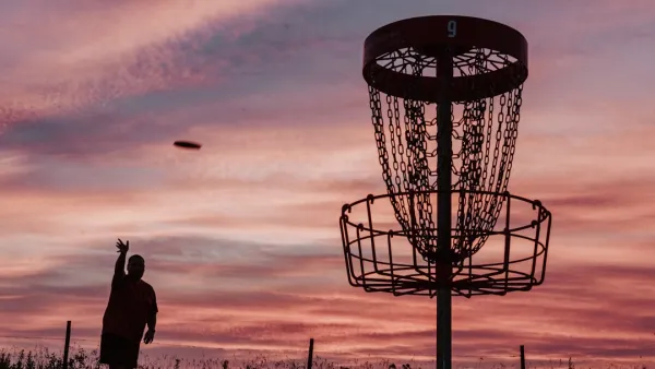 Eveliina Salonen builds nine-throw lead at Disc Golf World Championships in Michigan