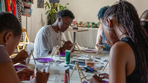 Pispan porcelain painters reopen studio on Mustanlahdenkatu, seek participants aged 60+